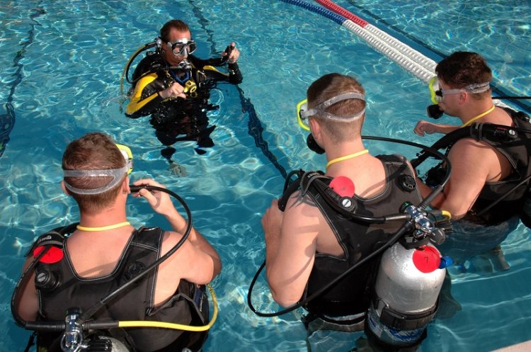 Dive Leader - Dive Master - potápač vodca - Kliknutím na obrázok zatvorte -